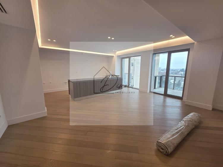 Apartament cu 4 camere decomandat, mobilat în Central