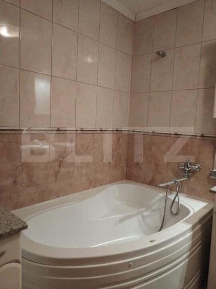 Apartament cu 3 camere decomandat, mobilat în Central