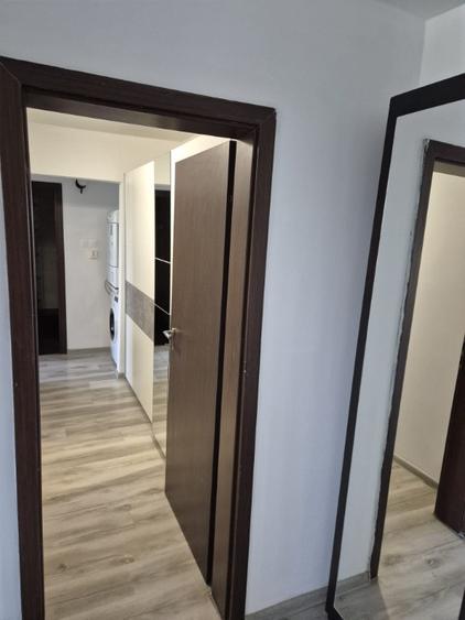 Apartament cu 3 camere decomandat, mobilat în Central