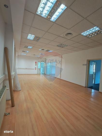 Spațiu comercial, de 2,100 mp, în Central