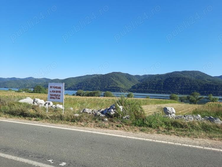 Teren de 2500 mp, în Berzasca