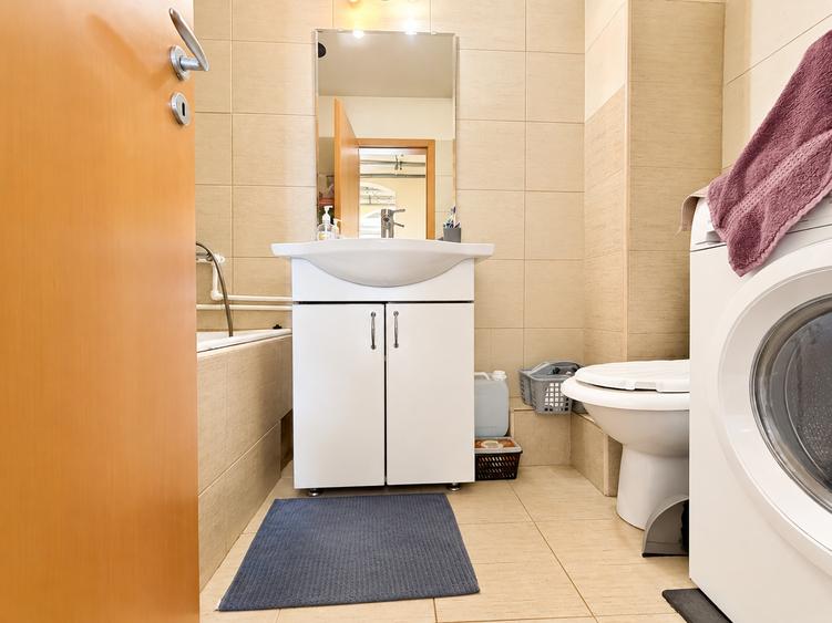 Apartament cu 3 camere decomandat în Șagului