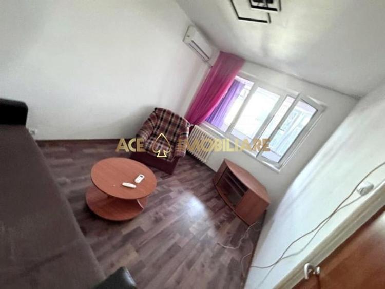Apartament cu 3 camere semidecomandat, mobilat în Titan