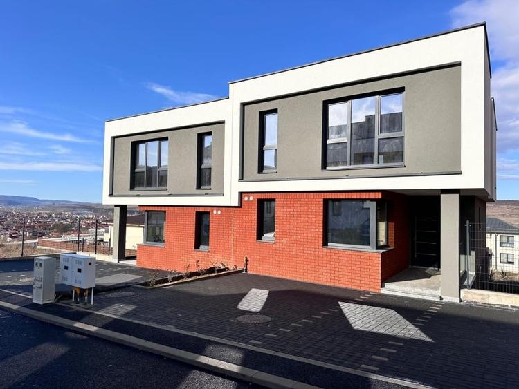 Casa/duplex de vanzare 3 nivele 170mp utili zona Narciselor 270mp teren - 2