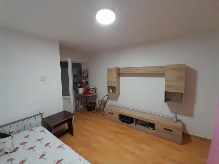 Garsoniera etaj 1 zona Milcov (proprietar) - 5