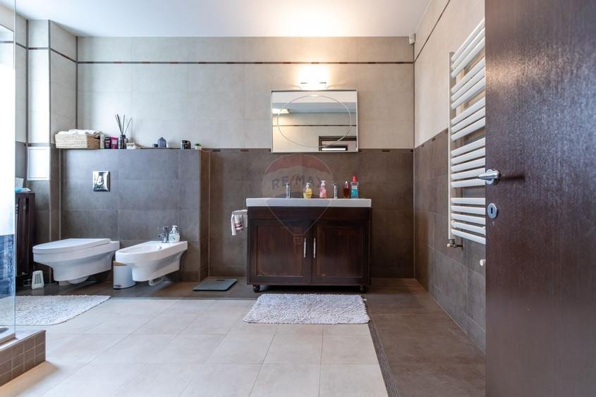 Vilă cu 7 camere de vânzare în zona Centrală Orașul  BUHUȘI - 19