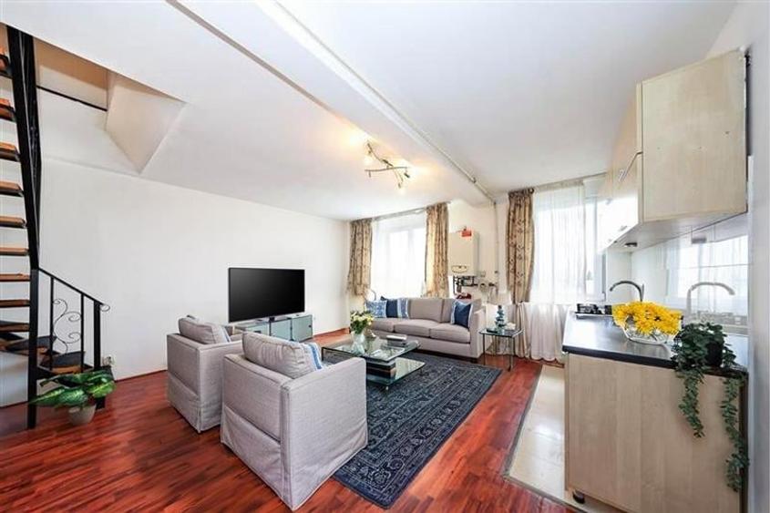 Vanzare apartament 2 camere, central , cu scara interioara
Comosion 0 % - 1