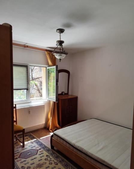 Apartament cu 4 camere decomandat, 90 mp, zona Titulescu - 2