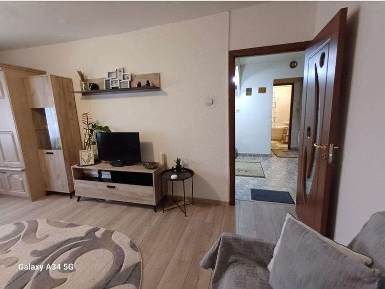 Inchiriez apartament 2 camere zona ULTRACENTRALA - 350 euro - 5