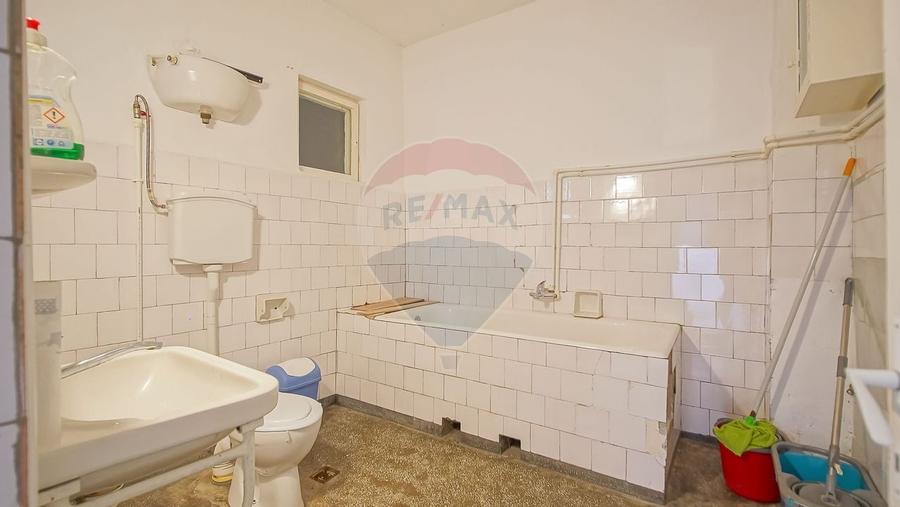 COMISION 0 Casa cu potential excelent, teren 446 mp, Strada Fanionului - 19