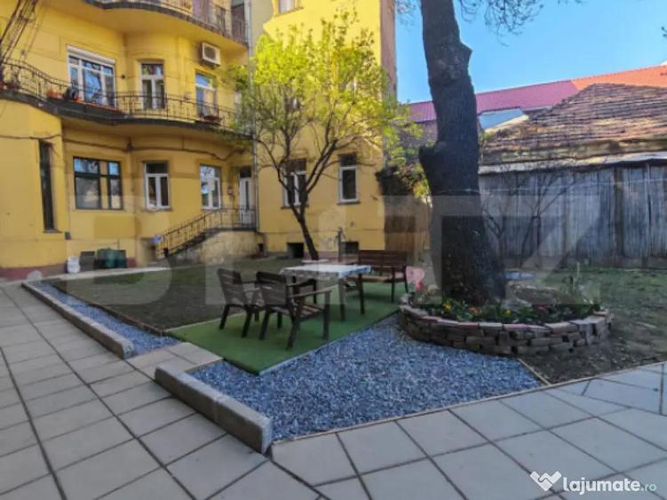 Cladire istorica, apartament 2 dormitoare, decomandat, zona - 9