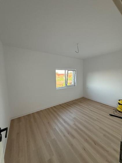 Duplex cu 4 camere cu Canalizare în Ghiroda