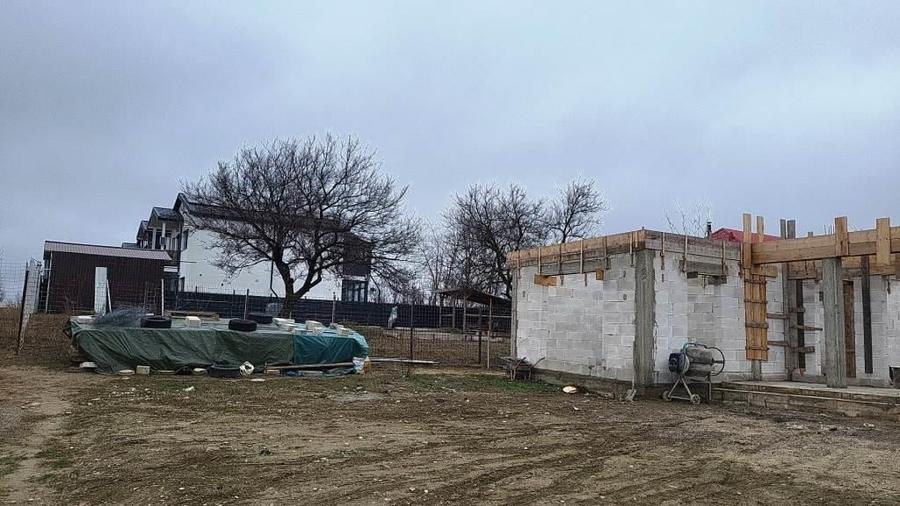 Casă în construcție, cartier nou, Vernești - 1