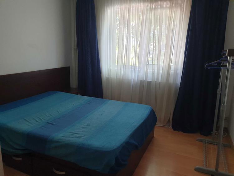 Inchiriez apartament 3 camere 9 Mai - 3