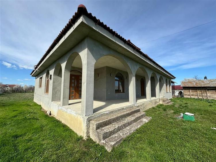 Casa noua de vanzare in Vulturu - Hângulesti 89.000 Euro - 28
