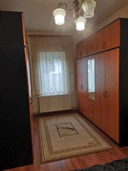 Inchiriez ap 2 camere zona Intim la casa ,250 - 3