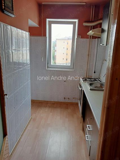 Inchiriez apartament 3 camere ora?ul Brad Inchiriez apartament 3 camere ora?ul Brad