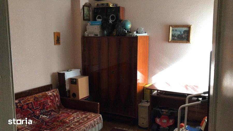 Apartament cu 5 camere în Sud