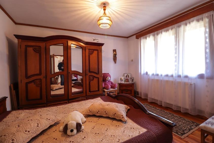 Apartament 4 camere de vânzare în Sinaia, zona Izvor – parter, curte - 6