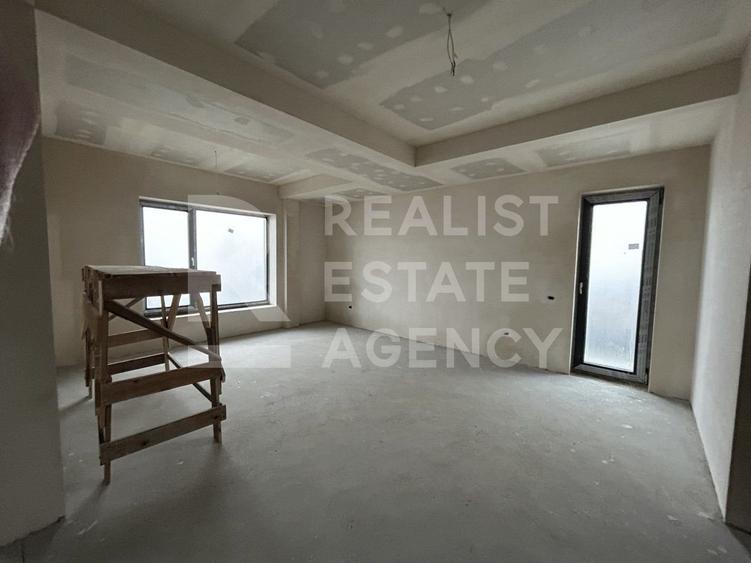 Casă P+1, 315 m² utili | Teren 1.530 m² | Pe malul lacului Ostratu - 5