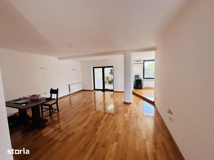 Casă cu 7 camere cu Teren 570 Mp în Chiajna