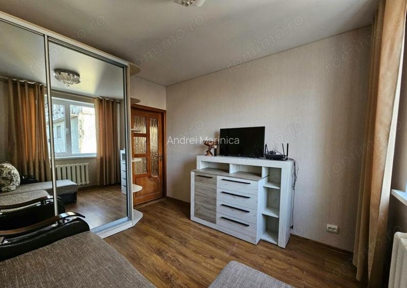 3 camere de vanzare Piata Romana