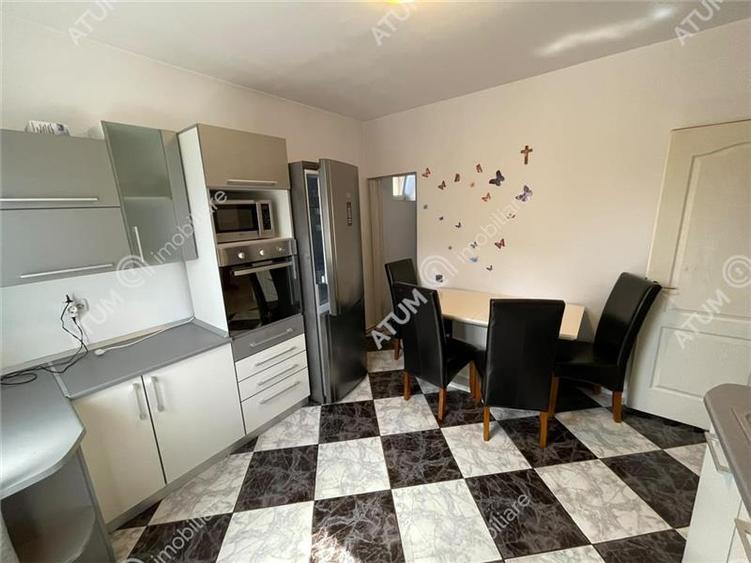 Apartament cu 3 camere decomandat, mobilat în Turnișor