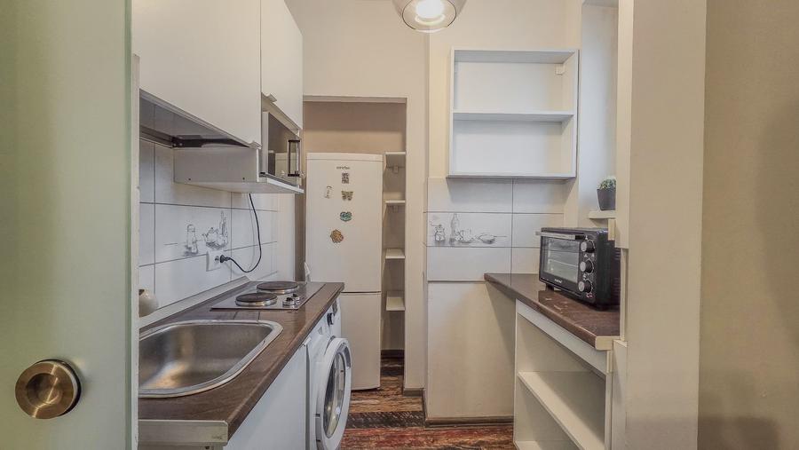 Garsonieră spațioasă de închiriat – Universitate | Str. Academiei - 8