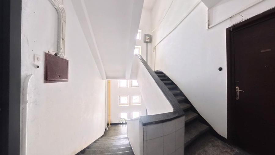 Muncii - Basarabia - Bloc mixt -Garsoniera cu boxa - etj 2 - 4