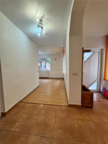 Casa - Ulpia - 2 anexe - 12