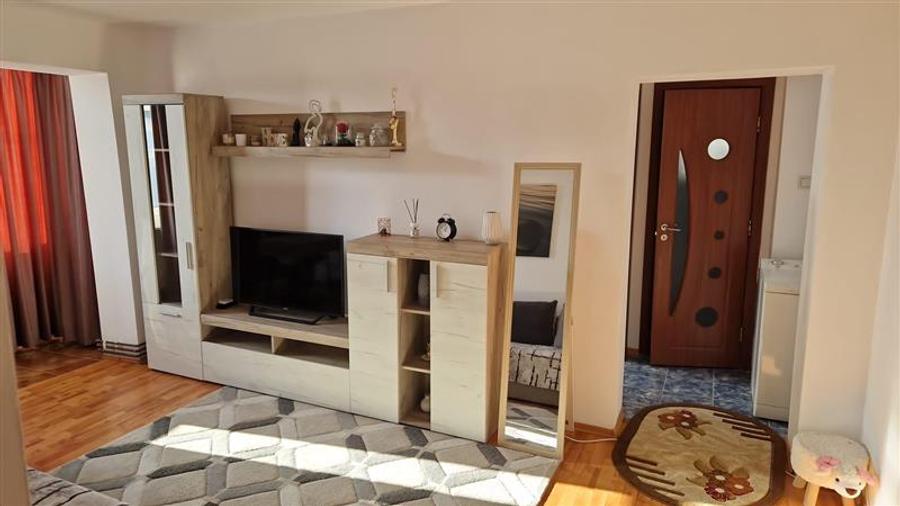 Apartament 2 camere de inchiriat piata 1 Mai - 1