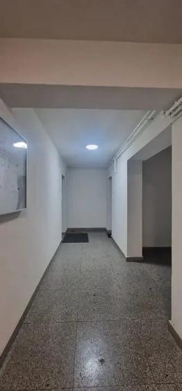 Studio-43 mp curte  gata de Mutare langa Metrou P.Poenaru - 2