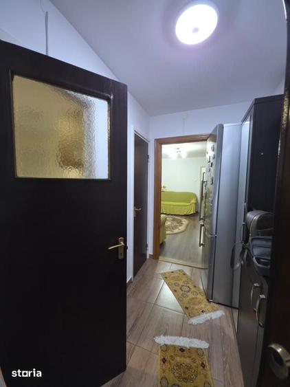 Apartament cu 3 camere semidecomandat în Dobroești