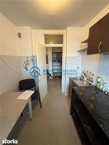 Royal Imobiliare - Vanzare Apartament zona 9 Mai - 5