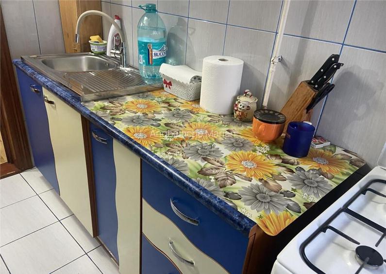 Apartament 3 camere , zona cartier Sud ,et 2/4 , decomandat