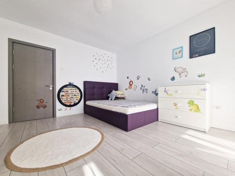 Ap de 4 cam de vanzare, Statiunea Mamaia, vedere la mare si lac, 150m de plaja. - 13