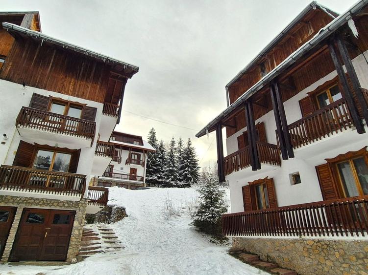 Apartament cu 3 camere decomandat în Poiana Brașov