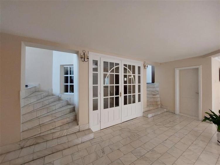 Casă individuală cu 14 camere cu Piscina în Micălaca