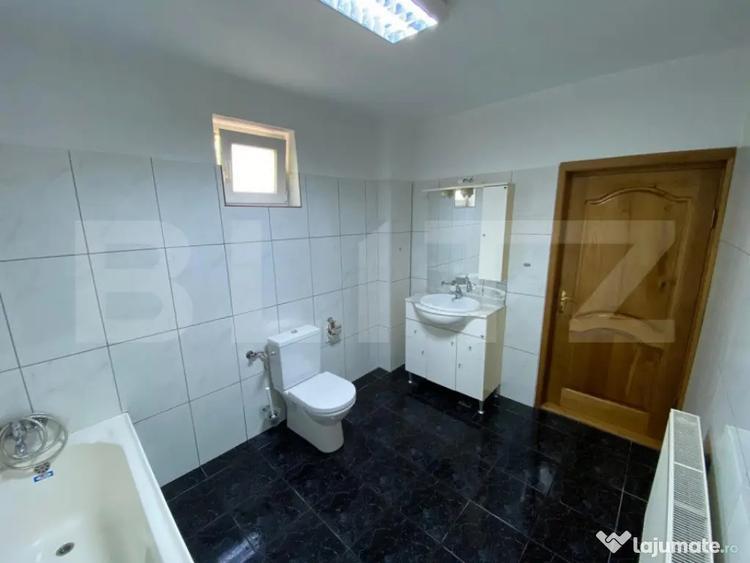 Casă cu 7 camere cu Teren 587 Mp în Valea