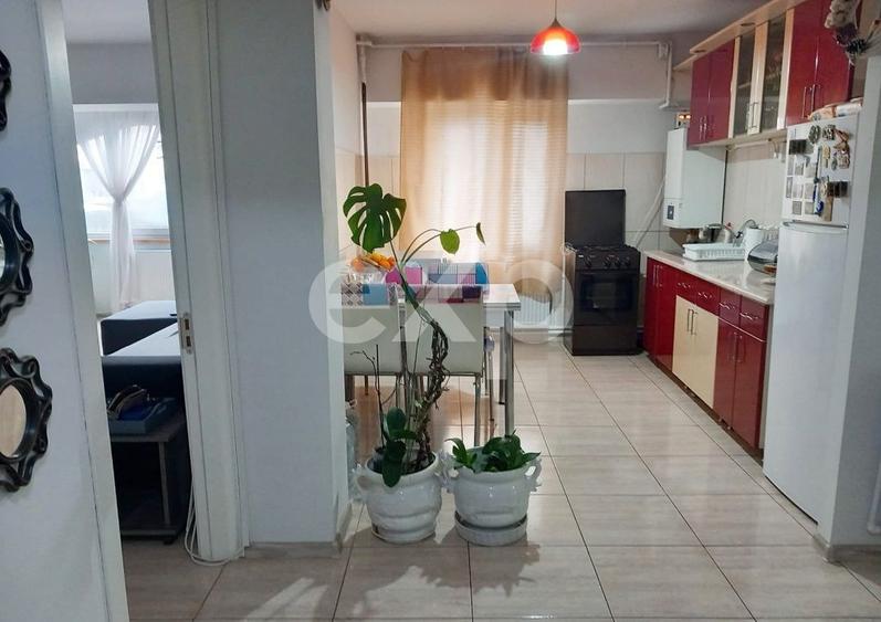 Apartament cu 3 camere decomandat, mobilat în Dacia