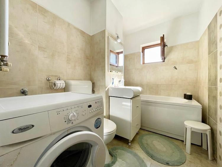 Apartament cu 3 camere decomandat, mobilat în Girocului