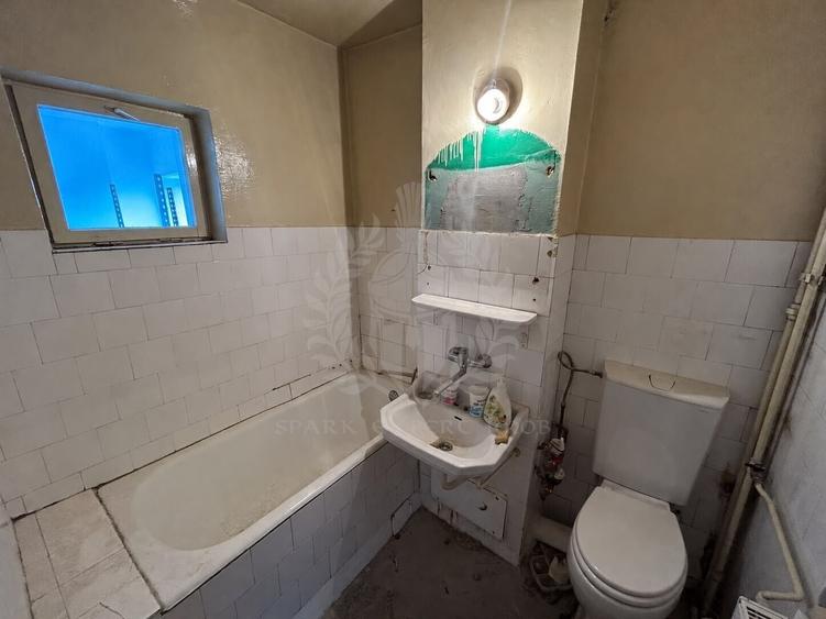 Apartament cu 4 camere decomandat în Sud