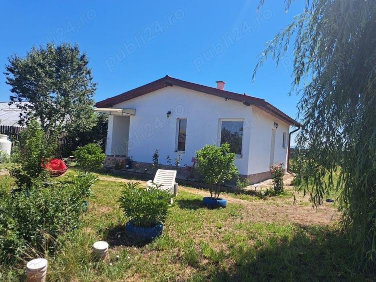 Casă cu 2 camere cu Teren 864 Mp în Central