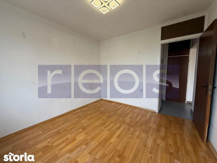Apartament cu 3 camere semidecomandat în Tei