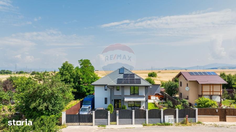 Casă cu 4 camere cu Teren 605 Mp în Florilor