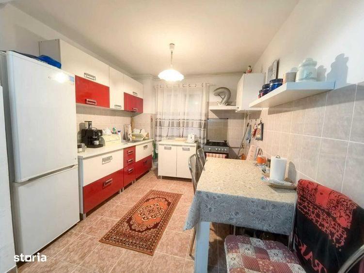 Apartament cu 3 camere semidecomandat în Circumvalațiunii