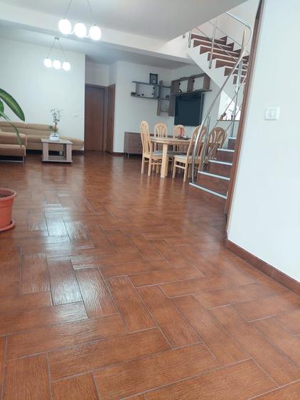 Casă cu 4 camere decomandat în UTA