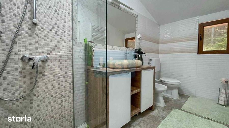 Casă cu 5 camere cu Teren 418 Mp în Văliug