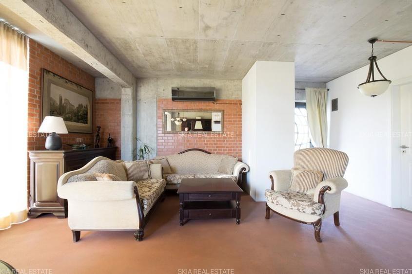 Casă individuală cu 12 camere cu Piscina în Nord