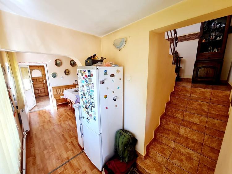 Casă cu 4 camere în Troian
